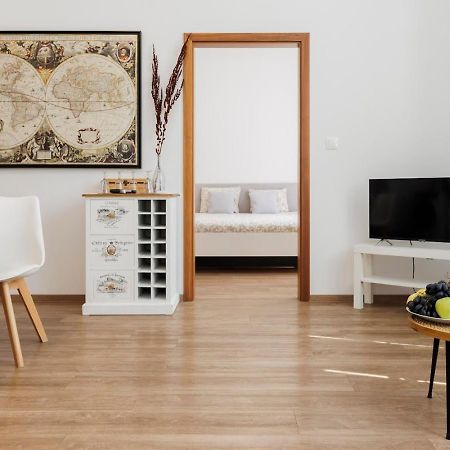 Diamond Residence In Old Town With Free Parking Братислава Экстерьер фото