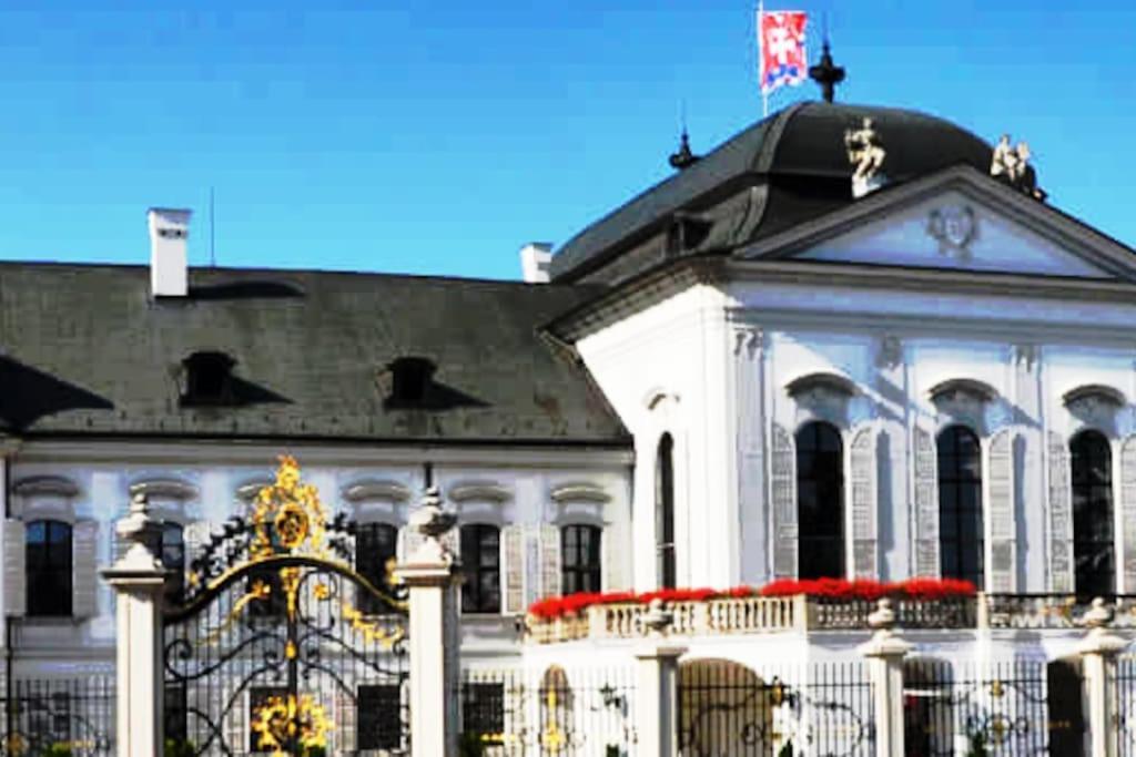 Diamond Residence In Old Town With Free Parking Братислава Экстерьер фото