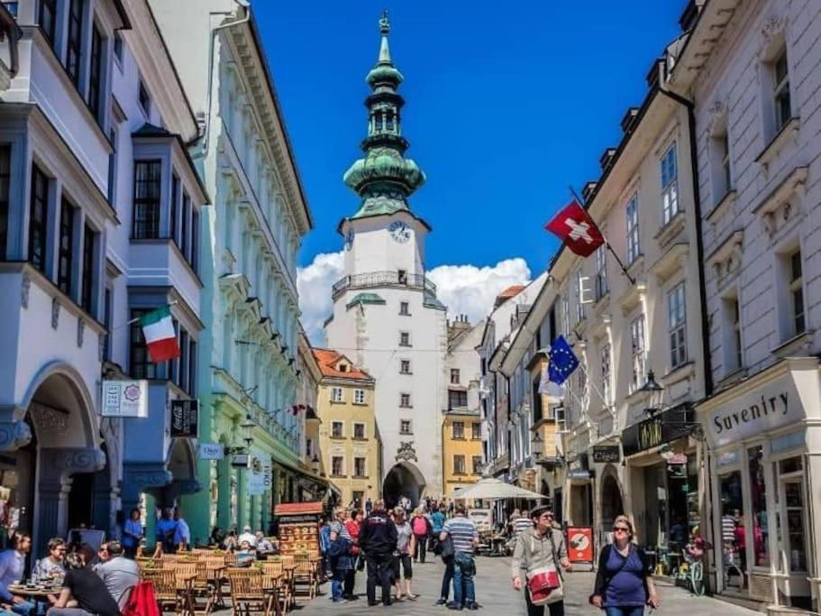 Diamond Residence In Old Town With Free Parking Братислава Экстерьер фото