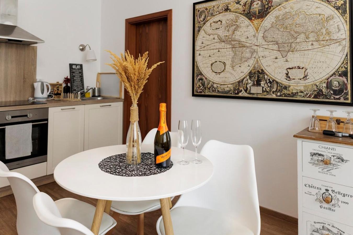 Diamond Residence In Old Town With Free Parking Братислава Экстерьер фото