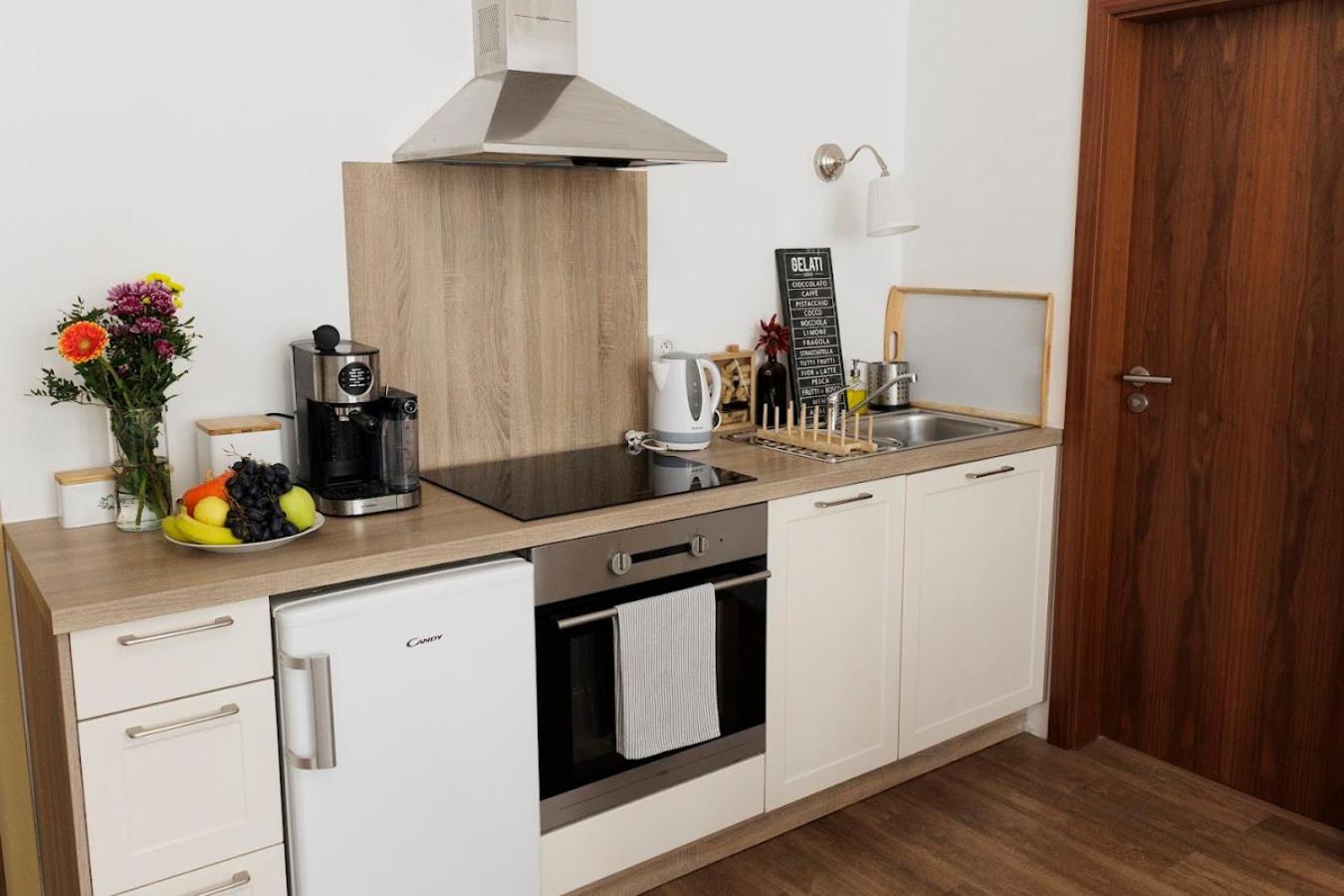Diamond Residence In Old Town With Free Parking Братислава Экстерьер фото