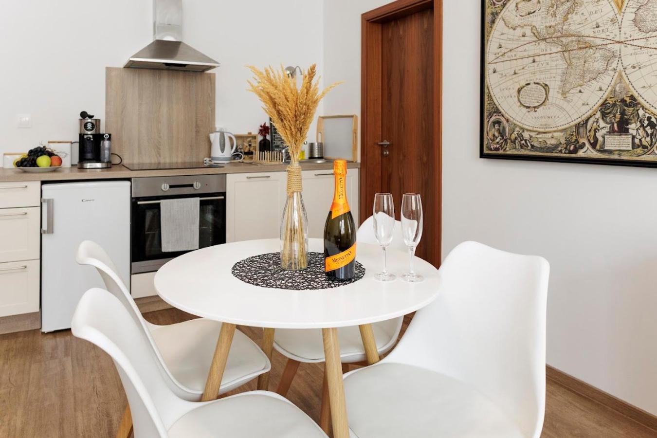 Diamond Residence In Old Town With Free Parking Братислава Экстерьер фото