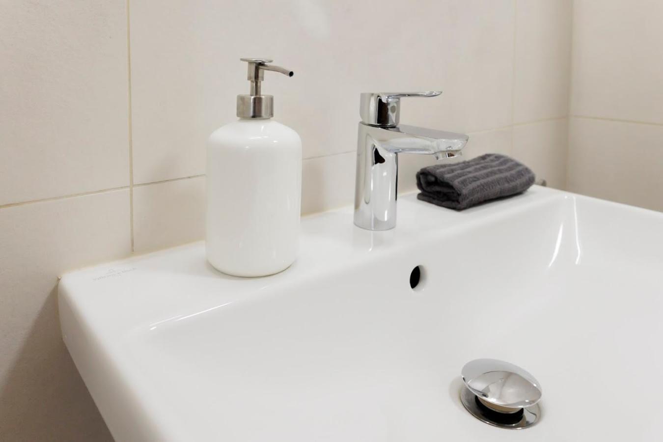 Diamond Residence In Old Town With Free Parking Братислава Экстерьер фото
