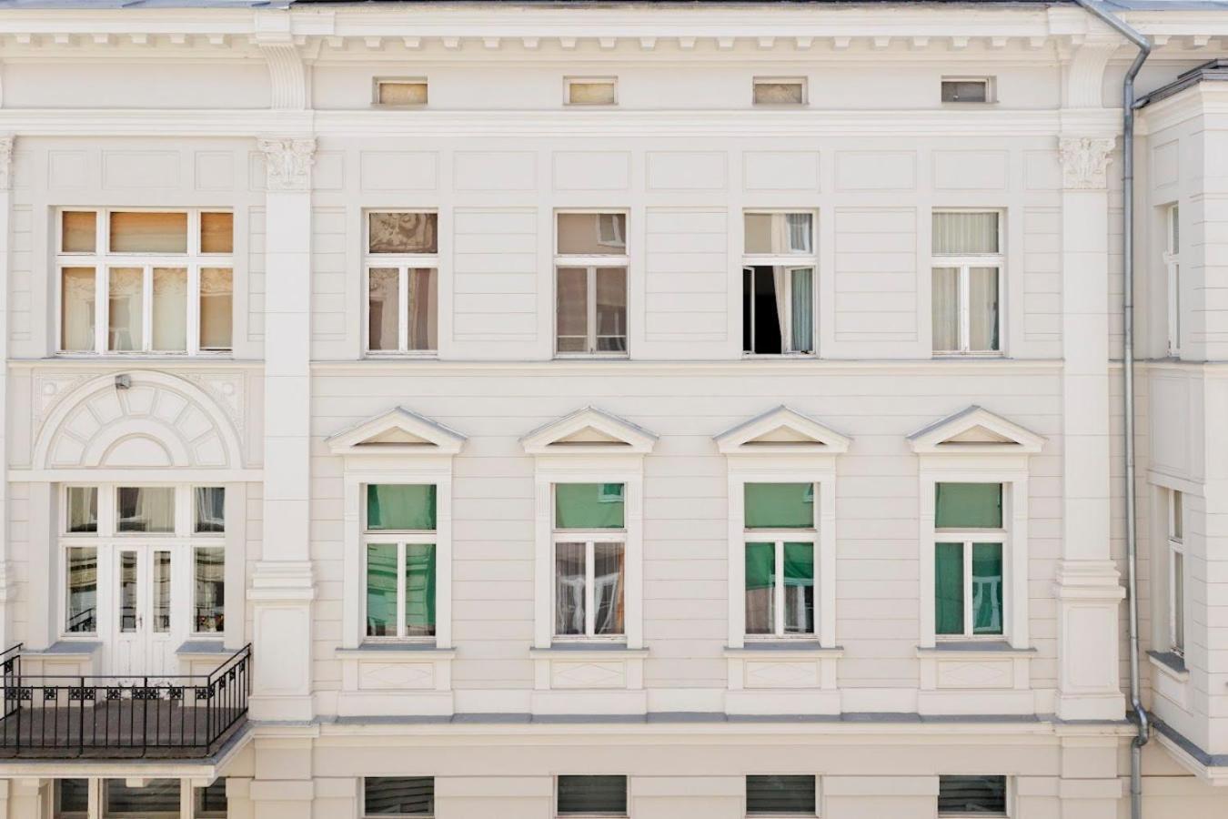 Diamond Residence In Old Town With Free Parking Братислава Экстерьер фото