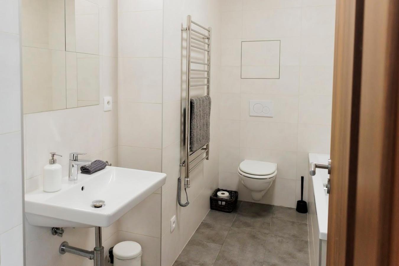 Diamond Residence In Old Town With Free Parking Братислава Экстерьер фото